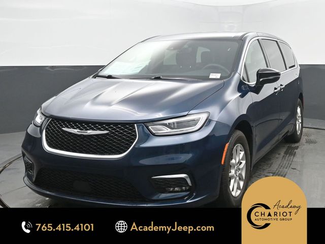 2025 Chrysler Pacifica Select's photo
