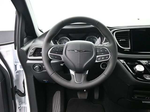 2025 Chrysler Pacifica Select - Photo 27