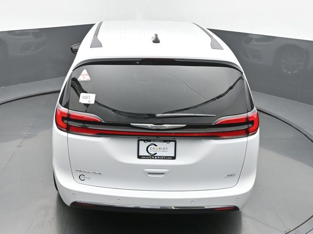 2025 Chrysler Pacifica Select - Photo 42