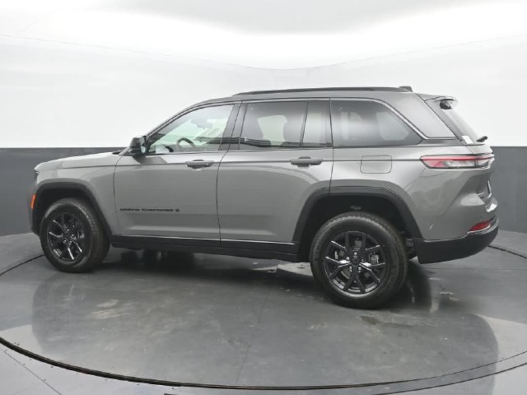 New 2027 Jeep Grand Cherokee Laredo Altitude Sport Utility