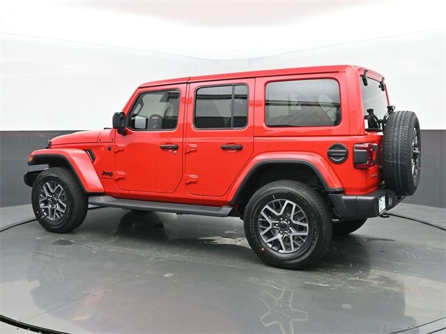2025 Jeep Wrangler Sahara photo 3