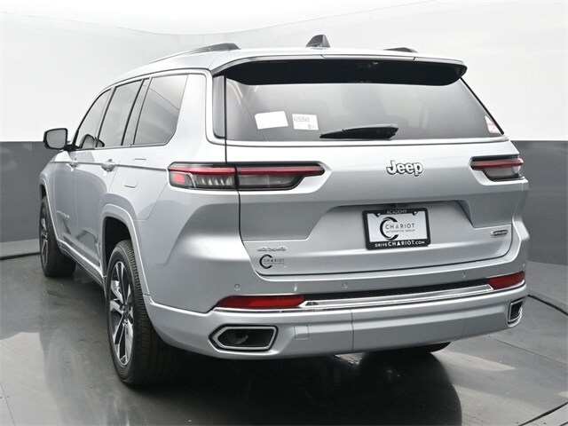 2025 Jeep Grand Cherokee Overland photo 4