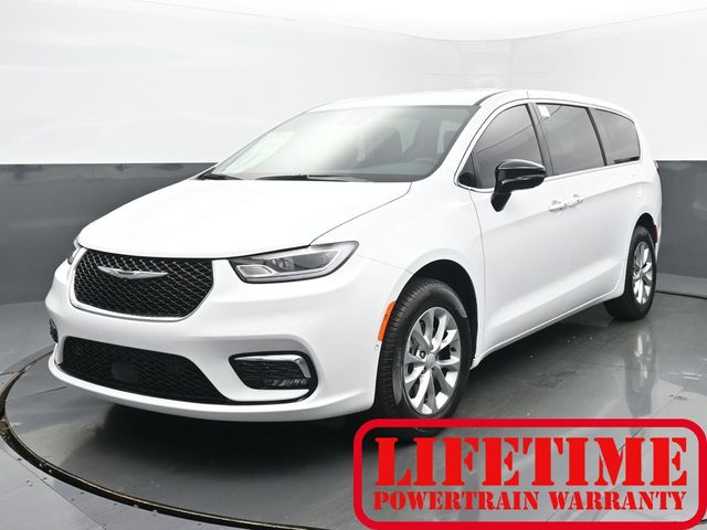 2025 Chrysler Pacifica Select AWD's photo