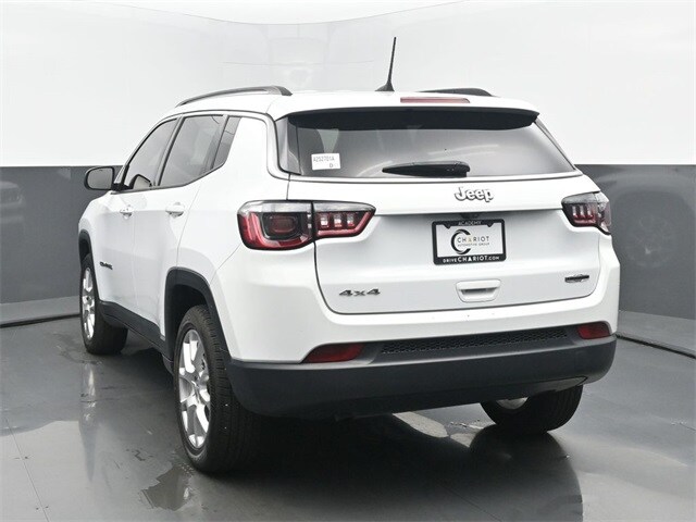 2023 Jeep Compass Latitude Lux photo 3