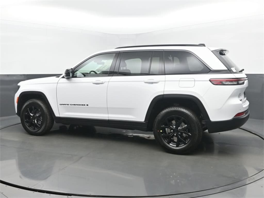 New 2026 Jeep Grand Cherokee Laredo Sport Utility
