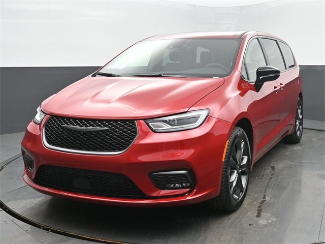 2026 Chrysler Pacifica Select's photo