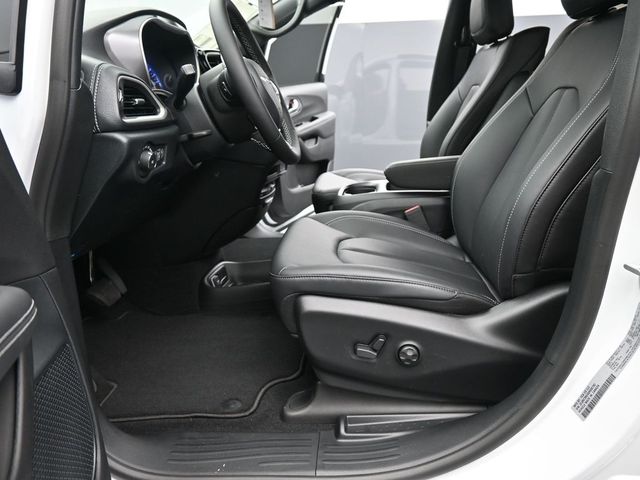 2025 Chrysler Pacifica Select - Photo 10