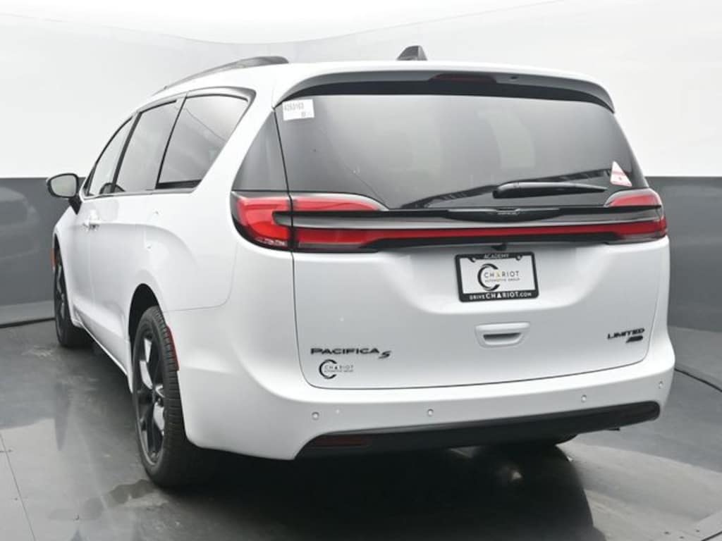 New 2026 Chrysler Pacifica Limited Passenger Van