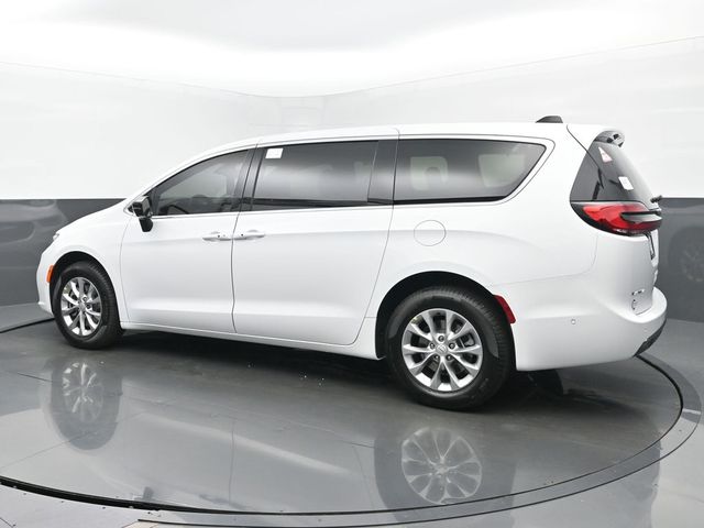 2025 Chrysler Pacifica Select - Photo 3