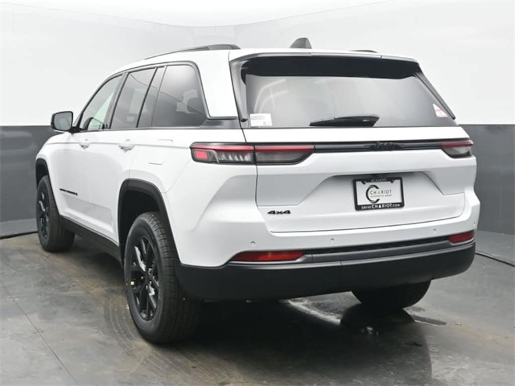 New 2026 Jeep Grand Cherokee Laredo Sport Utility