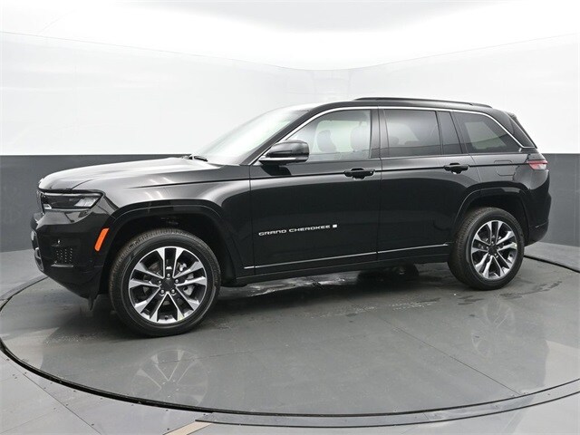 2025 Jeep Grand Cherokee Overland photo 2