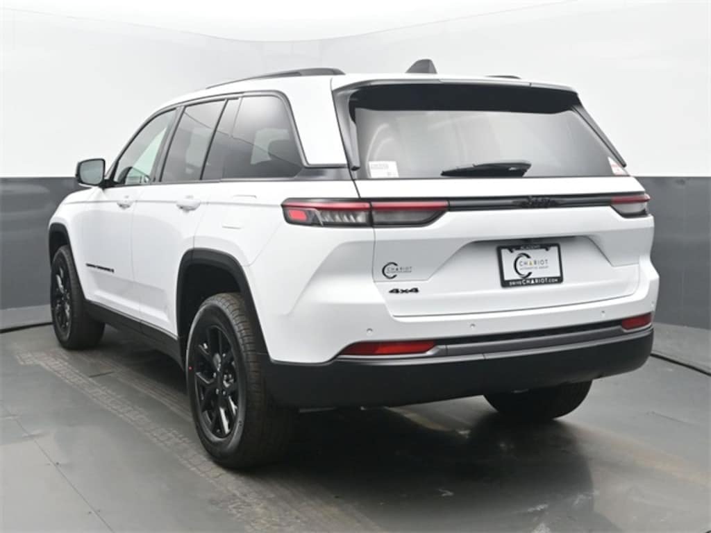 New 2026 Jeep Grand Cherokee Laredo Sport Utility