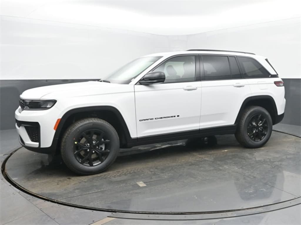 New 2026 Jeep Grand Cherokee Laredo Sport Utility