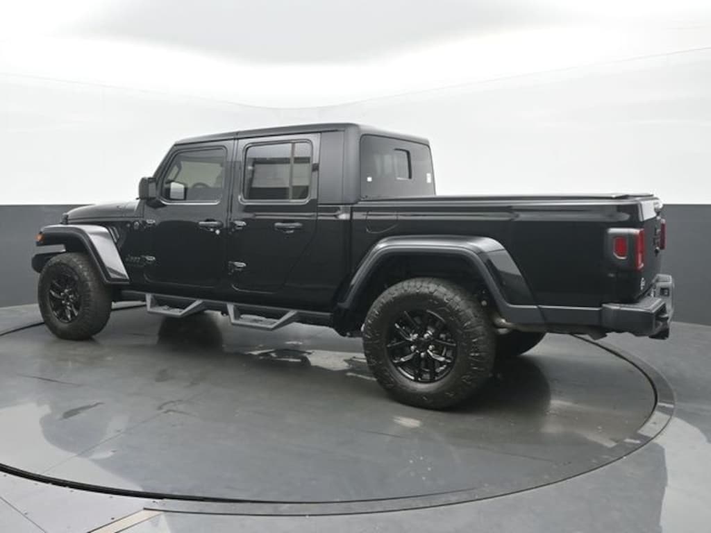 Used 2022 Jeep Gladiator Sport Truck