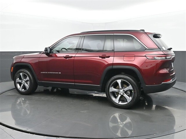 2025 Jeep Grand Cherokee Limited photo 3