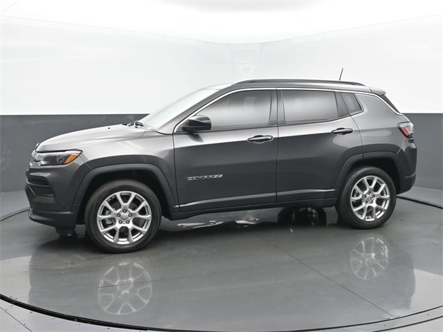 Used 2022 Jeep Compass Latitude Lux with VIN 3C4NJDFB0NT181081 for sale in Tipton, IN
