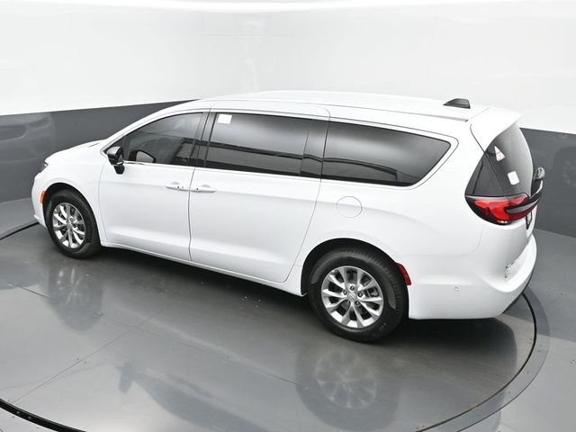 2025 Chrysler Pacifica Select - Photo 40
