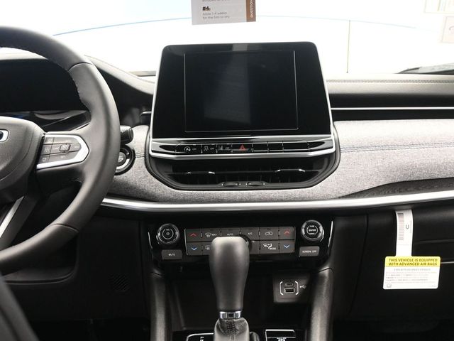 2025 Jeep Compass Latitude - Photo 25