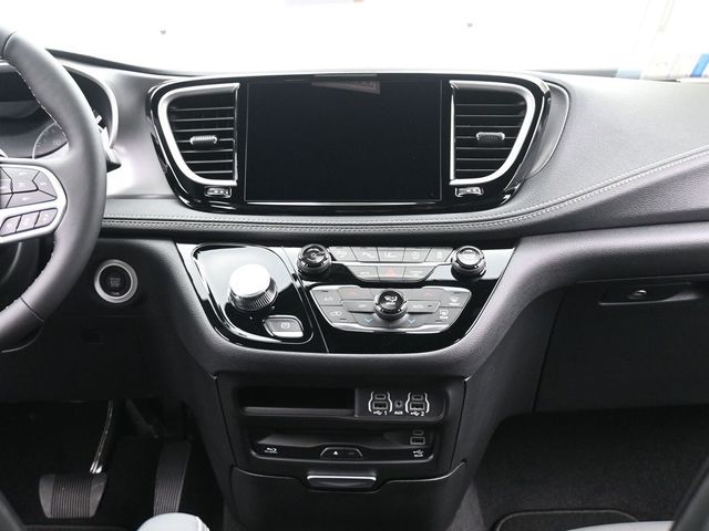 2025 Chrysler Pacifica Select - Photo 25