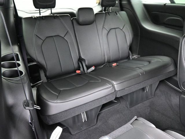 2025 Chrysler Pacifica Select - Photo 16