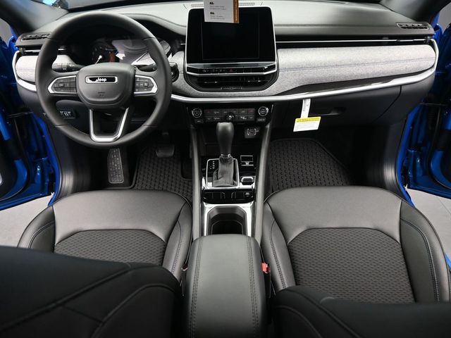 2025 Jeep Compass Latitude - Photo 23