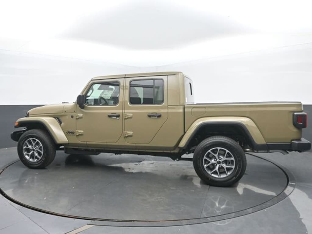 New 2026 Jeep Gladiator Sport S Pickup