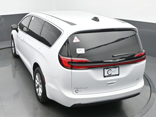 2025 Chrysler Pacifica Select - Photo 41