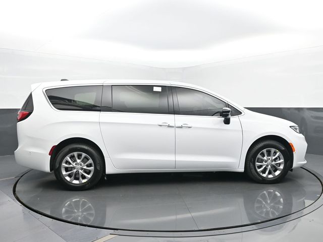 2025 Chrysler Pacifica Select - Photo 6