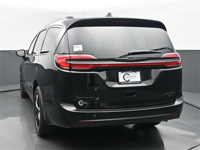 2025 Chrysler Pacifica Limited photo 4