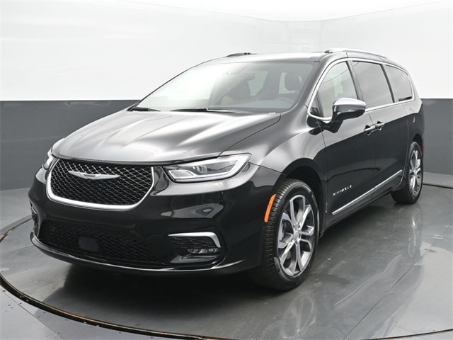 2026 Chrysler Pacifica Pinnacle's photo