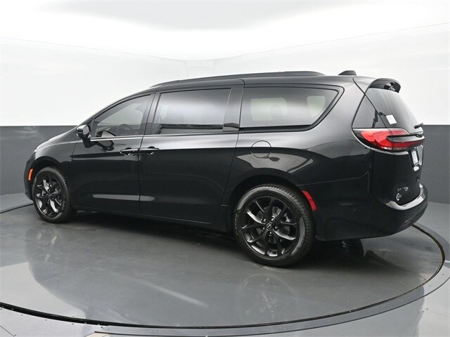 2025 Chrysler Pacifica Limited photo 3