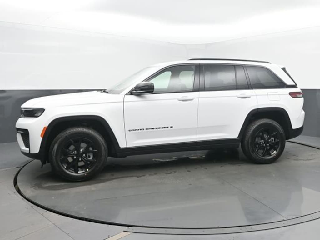 New 2026 Jeep Grand Cherokee Laredo Sport Utility