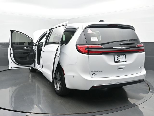 2025 Chrysler Pacifica Select - Photo 56