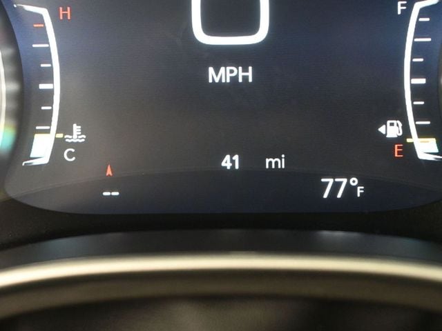 2025 Chrysler Pacifica Select - Photo 37