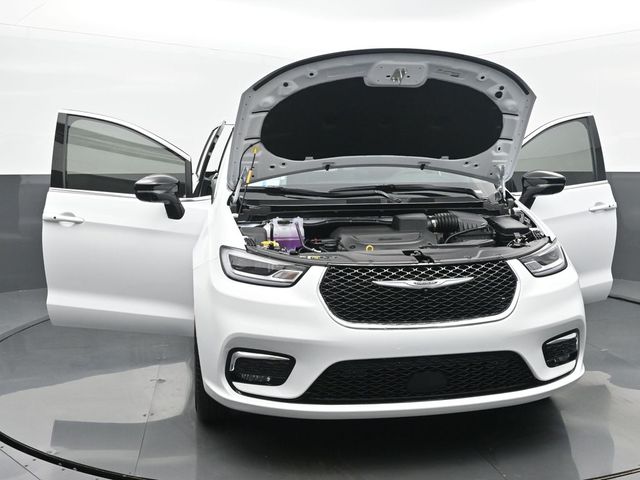 2025 Chrysler Pacifica Select - Photo 54