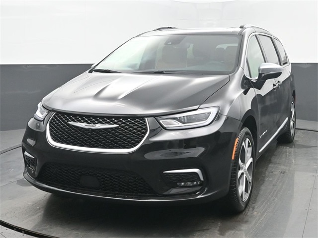 2026 Chrysler Pacifica Pinnacle's photo
