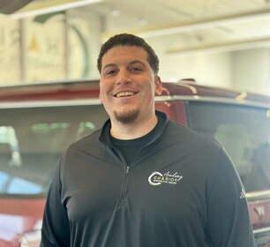 Staff member MARQUES HOLMES from ID_01d2f6047655