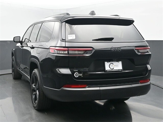 2023 Jeep Grand Cherokee Altitude photo 3