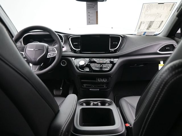 2025 Chrysler Pacifica Select - Photo 24