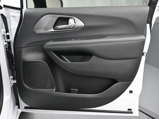 2025 Chrysler Pacifica Select - Photo 20