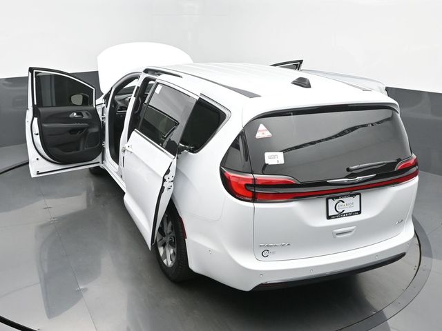2025 Chrysler Pacifica Select - Photo 64