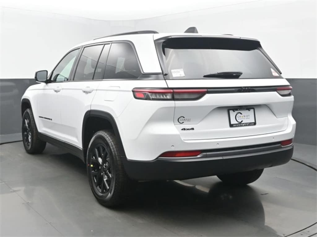 New 2026 Jeep Grand Cherokee Laredo Sport Utility