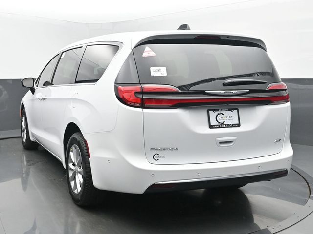 2025 Chrysler Pacifica Select - Photo 4
