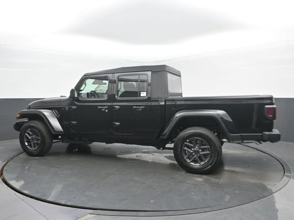 New 2026 Jeep Gladiator Sport S Pickup