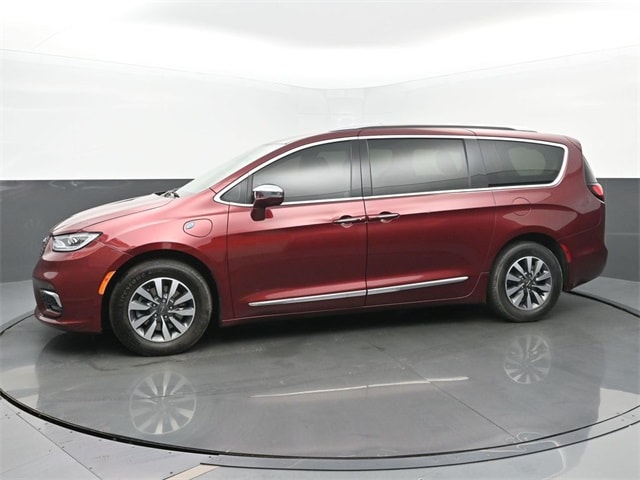 Used 2021 Chrysler Pacifica Hybrid Limited with VIN 2C4RC1S72MR553386 for sale in Tipton, IN