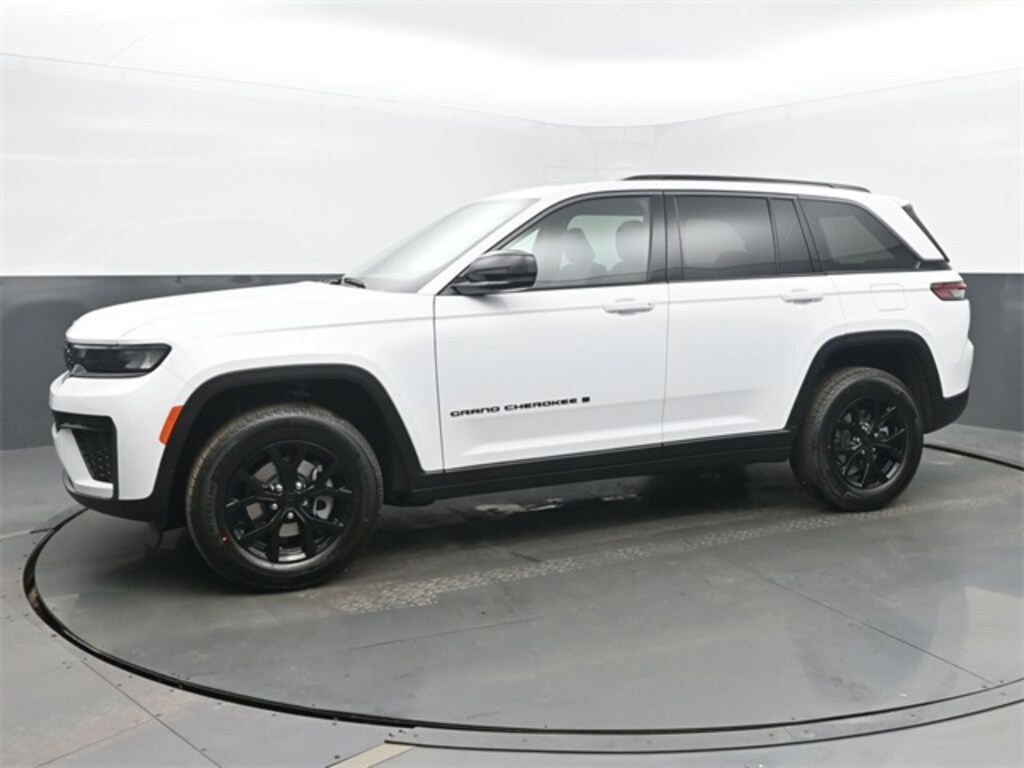 New 2026 Jeep Grand Cherokee Laredo Sport Utility