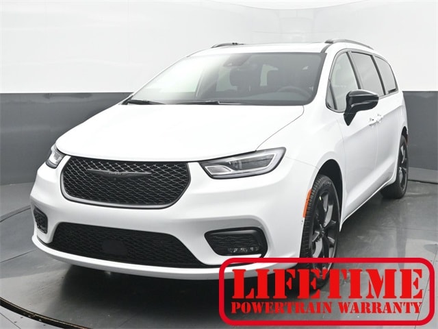 2026 Chrysler Pacifica Limited's photo