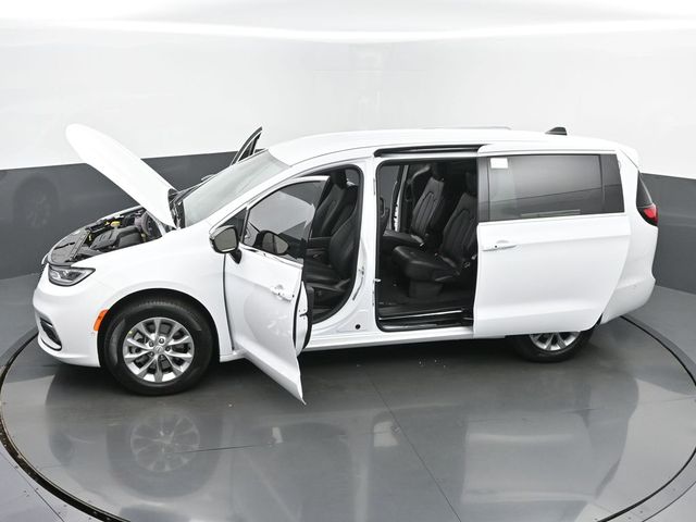 2025 Chrysler Pacifica Select - Photo 63