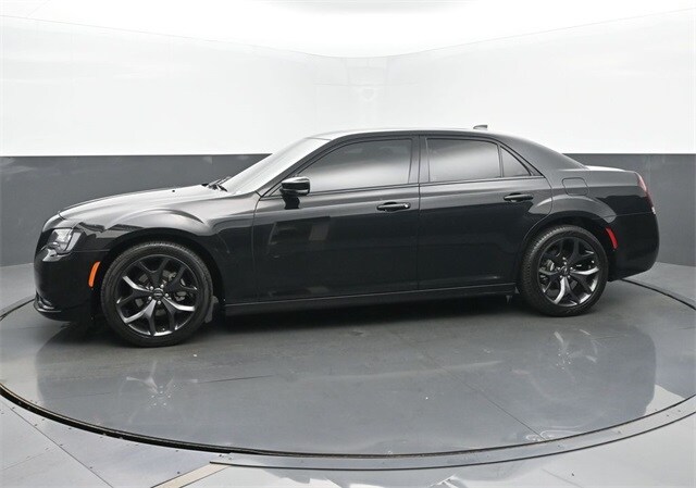2023 Chrysler 300 S photo 2