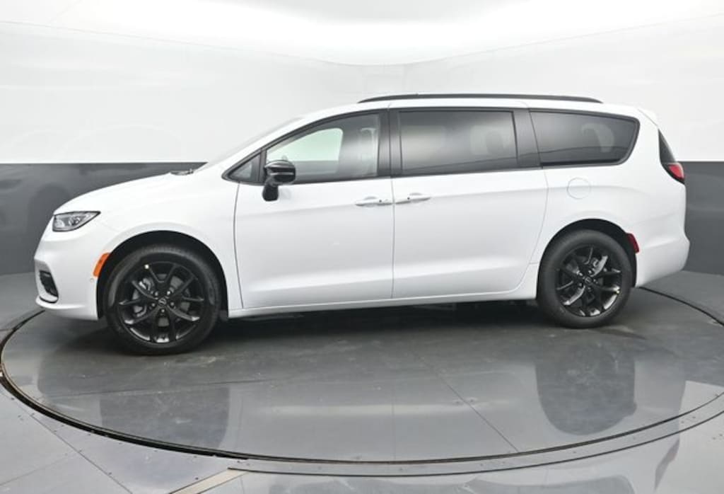 New 2026 Chrysler Pacifica Limited Passenger Van